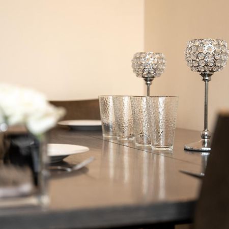 Luxury 2 Bed Apartment - Near Heathrow, Legoland, Windsor Slough Zewnętrze zdjęcie