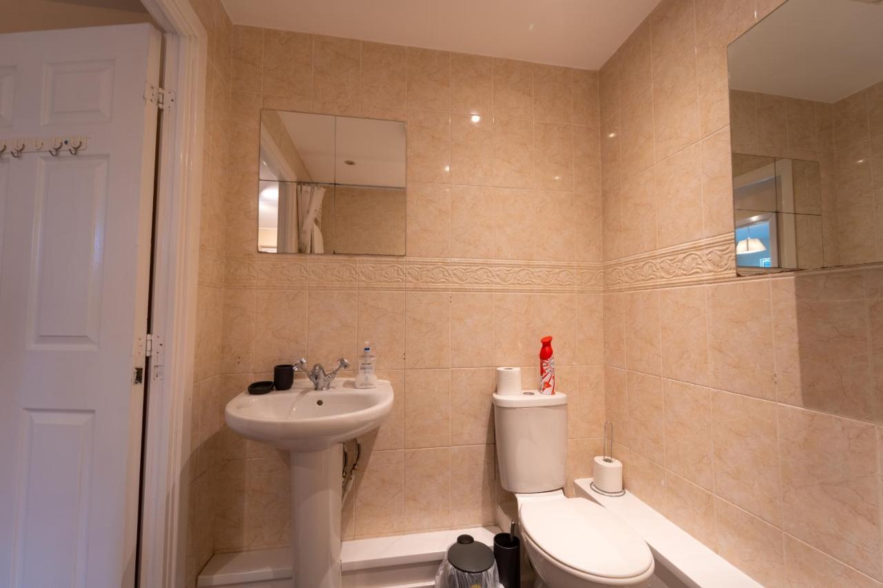 Luxury 2 Bed Apartment - Near Heathrow, Legoland, Windsor Slough Zewnętrze zdjęcie