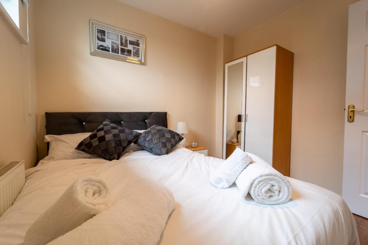 Luxury 2 Bed Apartment - Near Heathrow, Legoland, Windsor Slough Zewnętrze zdjęcie