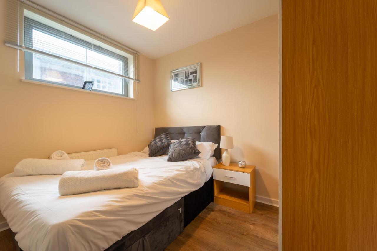 Luxury 2 Bed Apartment - Near Heathrow, Legoland, Windsor Slough Zewnętrze zdjęcie