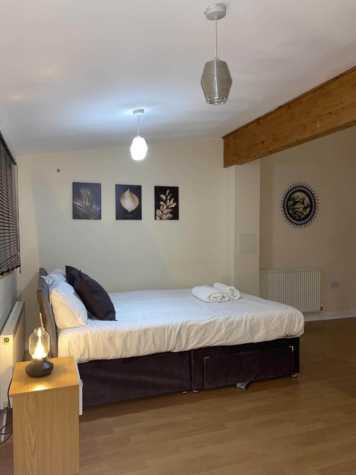 Luxury 2 Bed Apartment - Near Heathrow, Legoland, Windsor Slough Zewnętrze zdjęcie